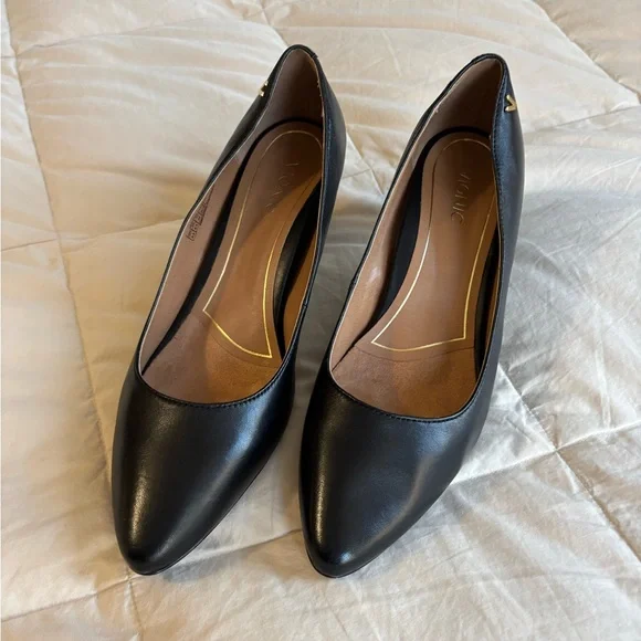 Vionic MIA Black Leather Pumps Pointed Toe Heels 8.5 - Picture 1 of 6